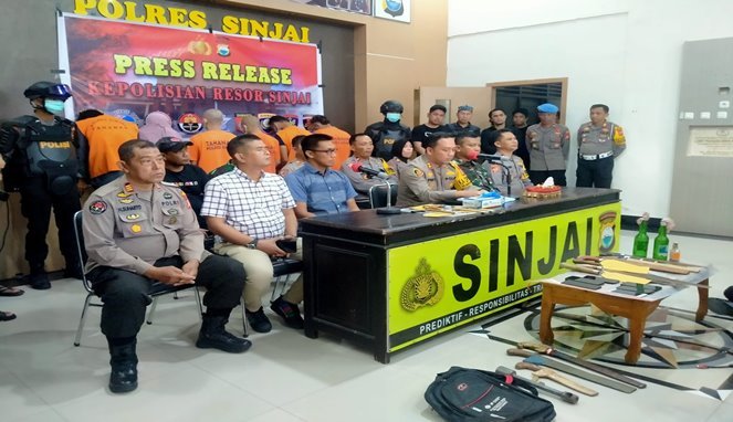 Kapolres Sinjai, AKBP Fery Nur Abdullah Saat Menggelar Jumpa Pers Soal Demo ricuh di KPU