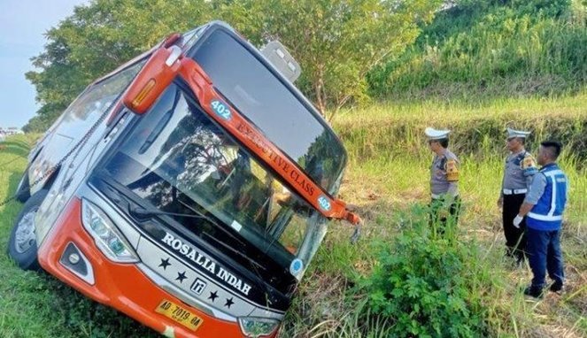 Kecelakaan bus PO Rosalia Indah di Tol Batang-Semarang sebabkan 7 orang tewas