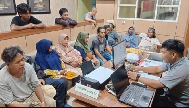 Warga Morombo Pantai Polisikan Oknum Kades yang Diduga Gunakan Ijazah Palsu