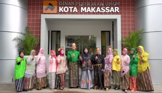 Pegawai Dinas PU Makassar Kompak Kenakan Pakaian Adat di Hari Kebudayaan