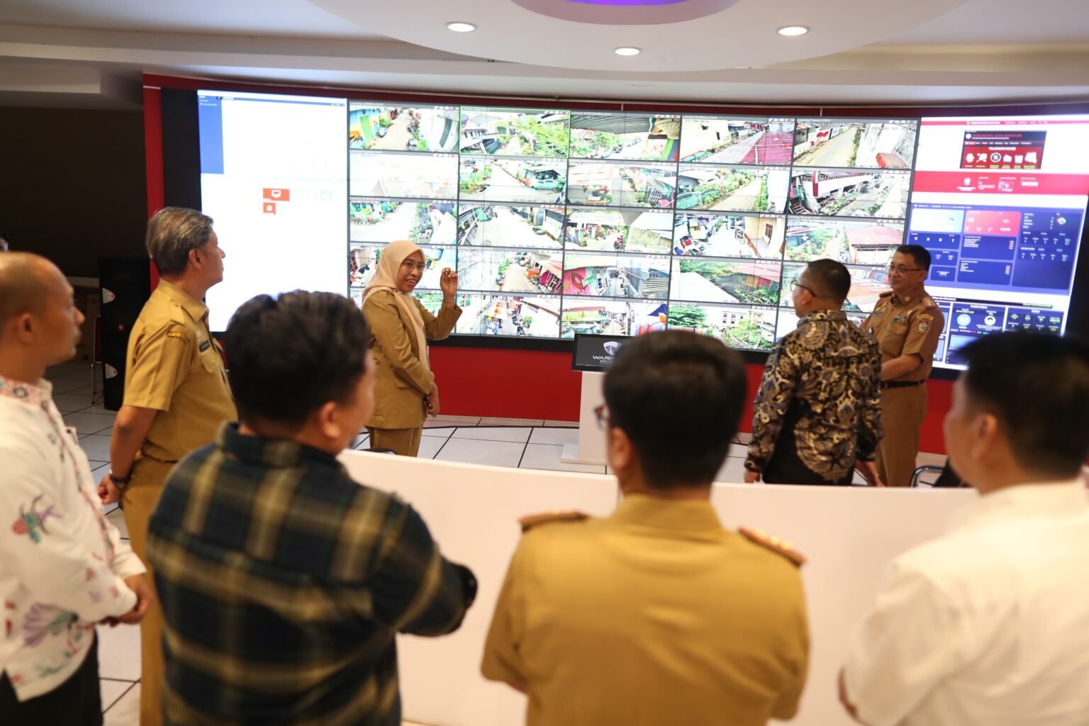 Bupati Banggai Kunjungi War Room Pemkot Makassar untuk Pelajari Konsep Smart City