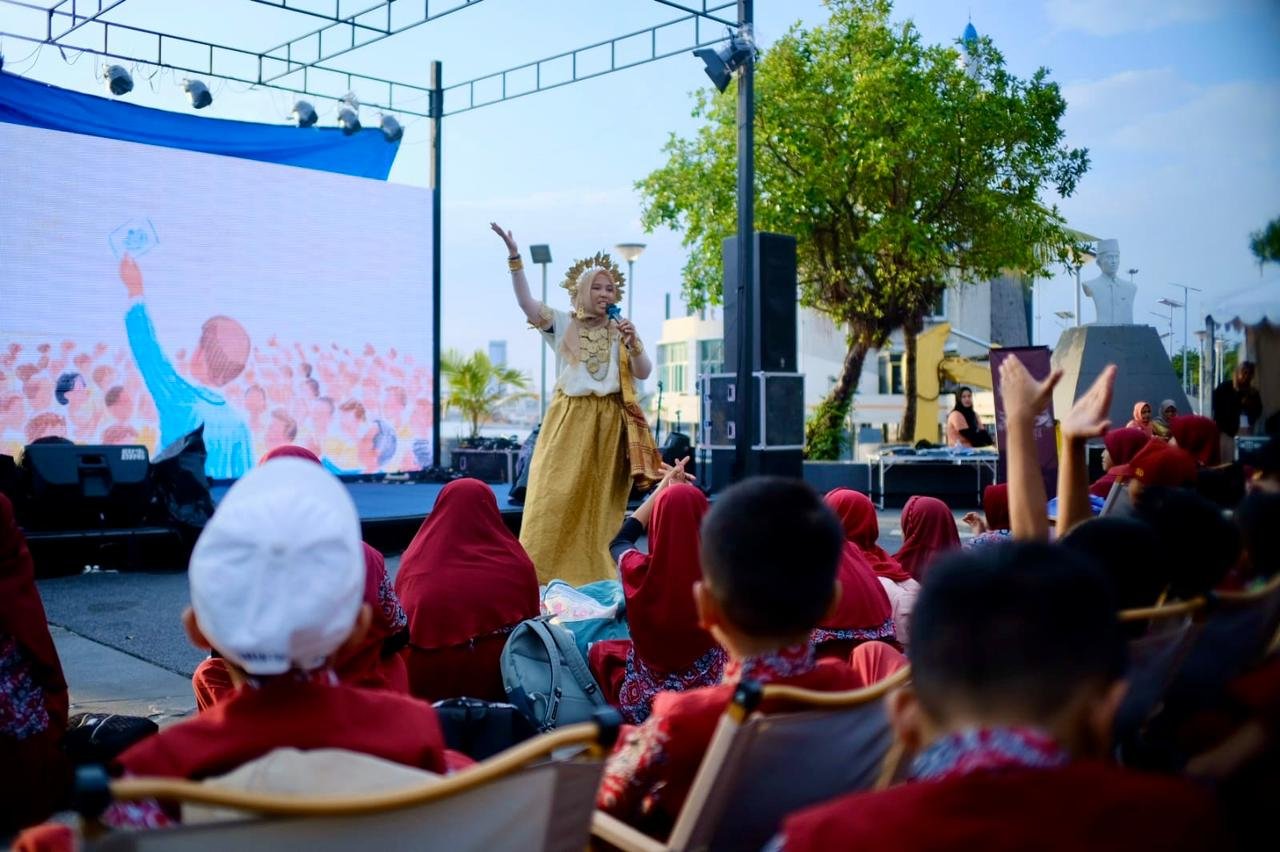 Dongeng Keliling Tampil Menghibur 100 Siswa SDN Garuda