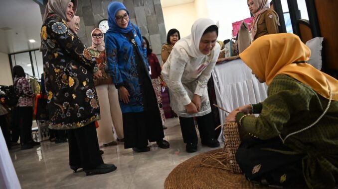 Indira Bersama Iriana Jokowi dan Wury Ma’ruf Amin, Hari Bakti TNI AU