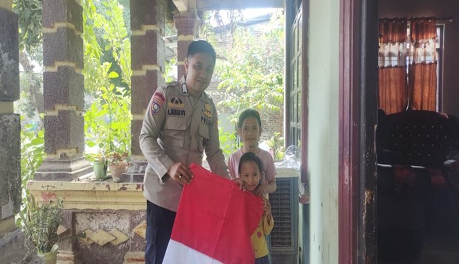 Kapolsek Bajeng Imbau Warga Pasang Bendera Merah Putih