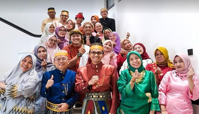 Bappeda Makassar Rayakan Hari Kebudayaan dengan Pakaian Adat, Pesan Penting Pelestarian Budaya Disampaikan