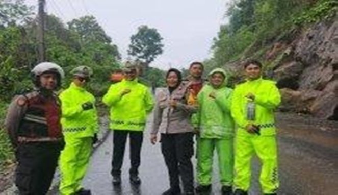 Tanah Longsor di Maros, Akses Poros Bone Hanya Bisa Lewat Satu Lajur