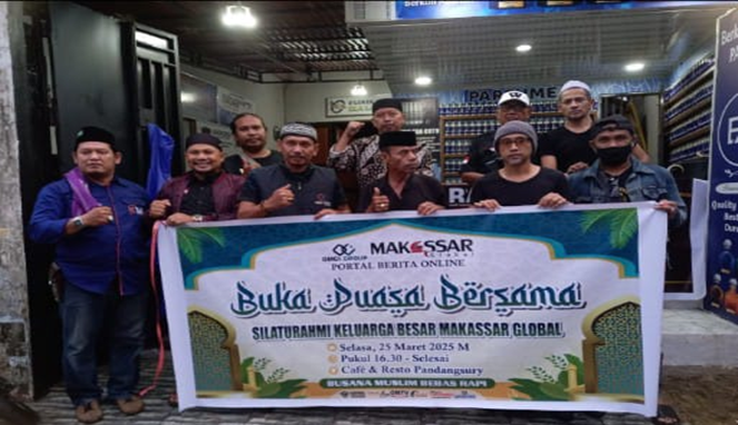 Media Tak Hanya Menulis, Makasar Global dan Radar NKRI Turun ke Jalan Bagikan Takjil