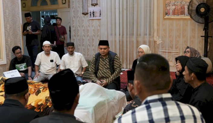 Munafri Arifuddin Berkunjung Ke Rumah Duka Ruslan Mahmud