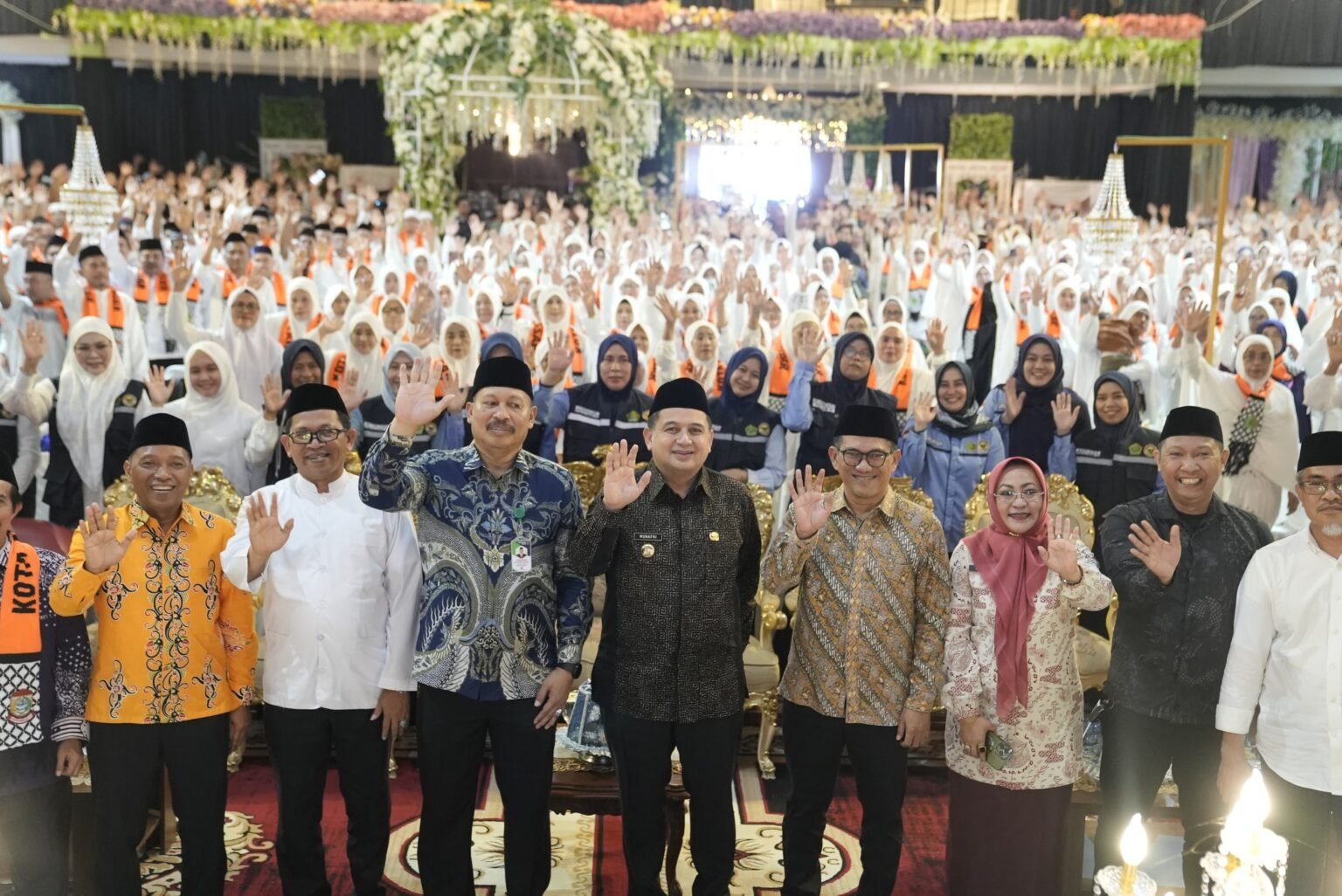 Munafri Arifuddin Lepas Jemaah Calon Haji Asal Makassar