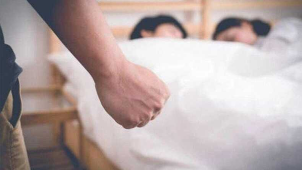 Ngaku Dinas Luar, Dokter Gigi Malah Ketahuan Bermalam Bareng Brondong