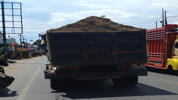 Polisi Hilang Kendali, Dump Truk Bebas Ancam Keselamatan Warga