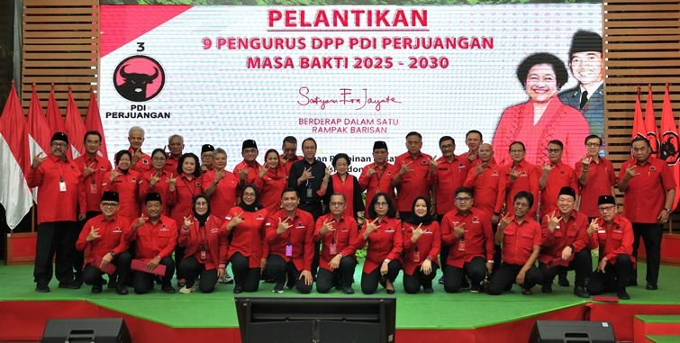 Kepengurusan Baru PDIP Tertahan di Meja Pemerintah, Hasto Kembali Jadi Sekjen