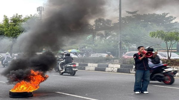 Menolak Gelar Pahlawan untuk Soeharto, Mahasiswa Makassar Gelar Aksi Solo