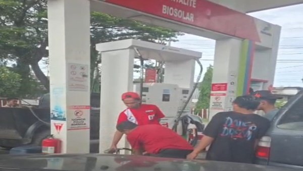 Puluhan Jeriken Solar 'Bersubsidi' Diisi Bebas di SPBU 7490882