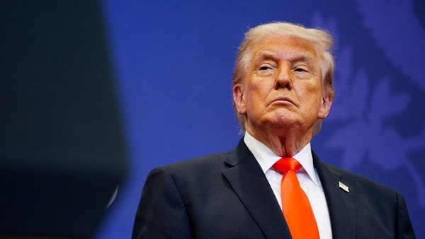 AS Hentikan Operasi Militer di Selat Hormuz, Trump Klaim Ada Kemajuan