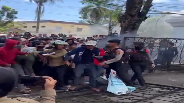 Anarkis Saat Demo, Massa Penolak Industri Laikang Dipolisikan Pemkab